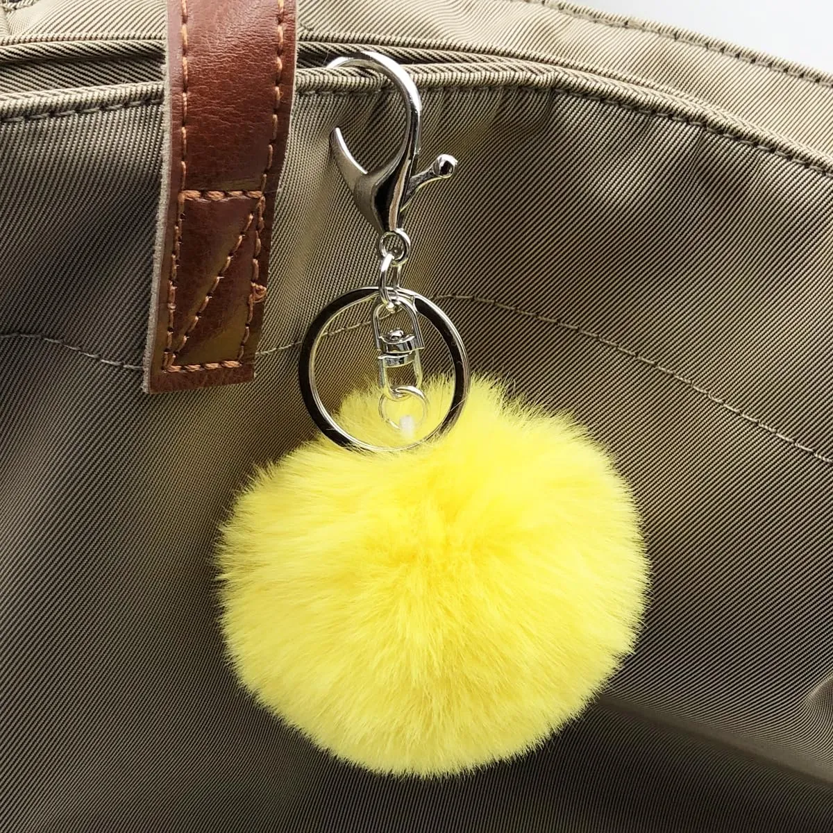 Unpafcxddyig 5 Pieces Poms Keychains Fluffy Ball Faux Fur Pom Pom Keyring for Women